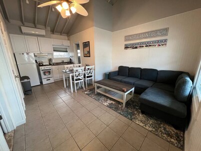 Cozy Beach Getaway 2BR 1BA with Parking!