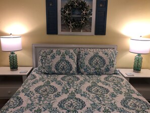 2 bedrooms, desk, iron/ironing board, WiFi