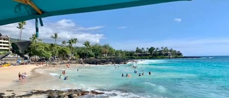 Beach nearby, sun loungers, beach towels