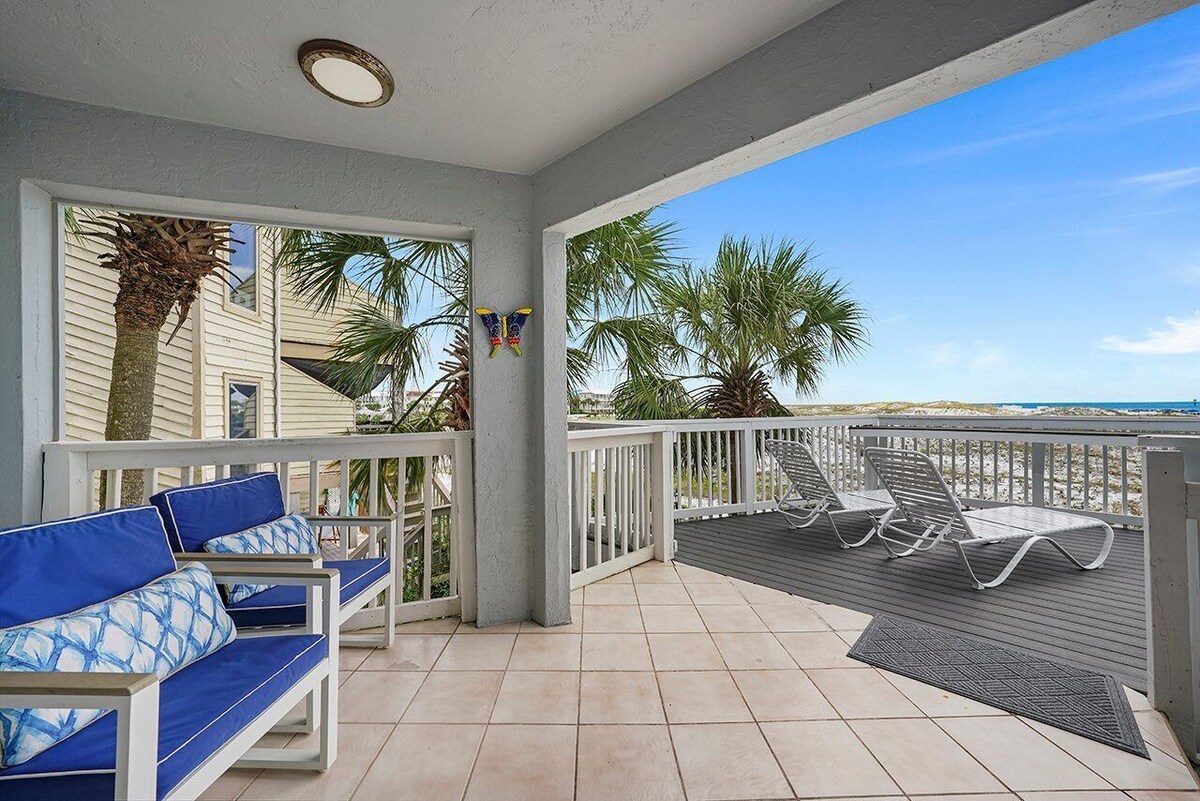 Dolphin Cove - Gulf Front Townhome with Private Outdoor Area