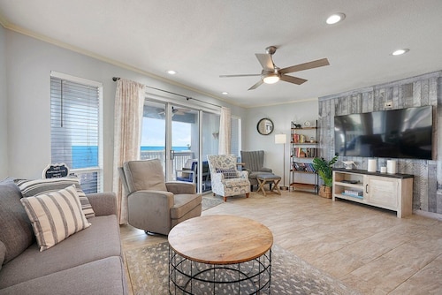 Dolphin Cove - Gulf Front Townhome with Private Outdoor Area