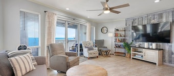 Dolphin Cove - Gulf Front Townhome with Private Outdoor Area