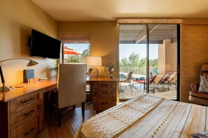 2 bedrooms, desk, Internet, bed sheets
