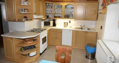 Maison de vacances privée avec WIFI, piscine privée, TV, terrasse, animaux admis, parking