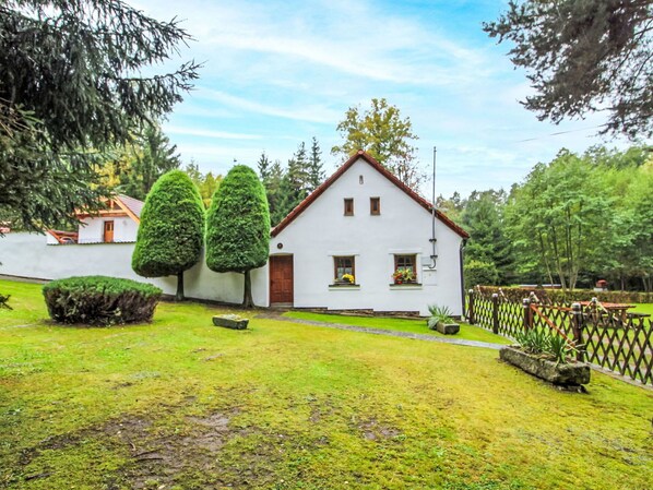 Exterior - Beautiful private villa for 8 people with private pool, WIFI, TV and terrace (Polžov)