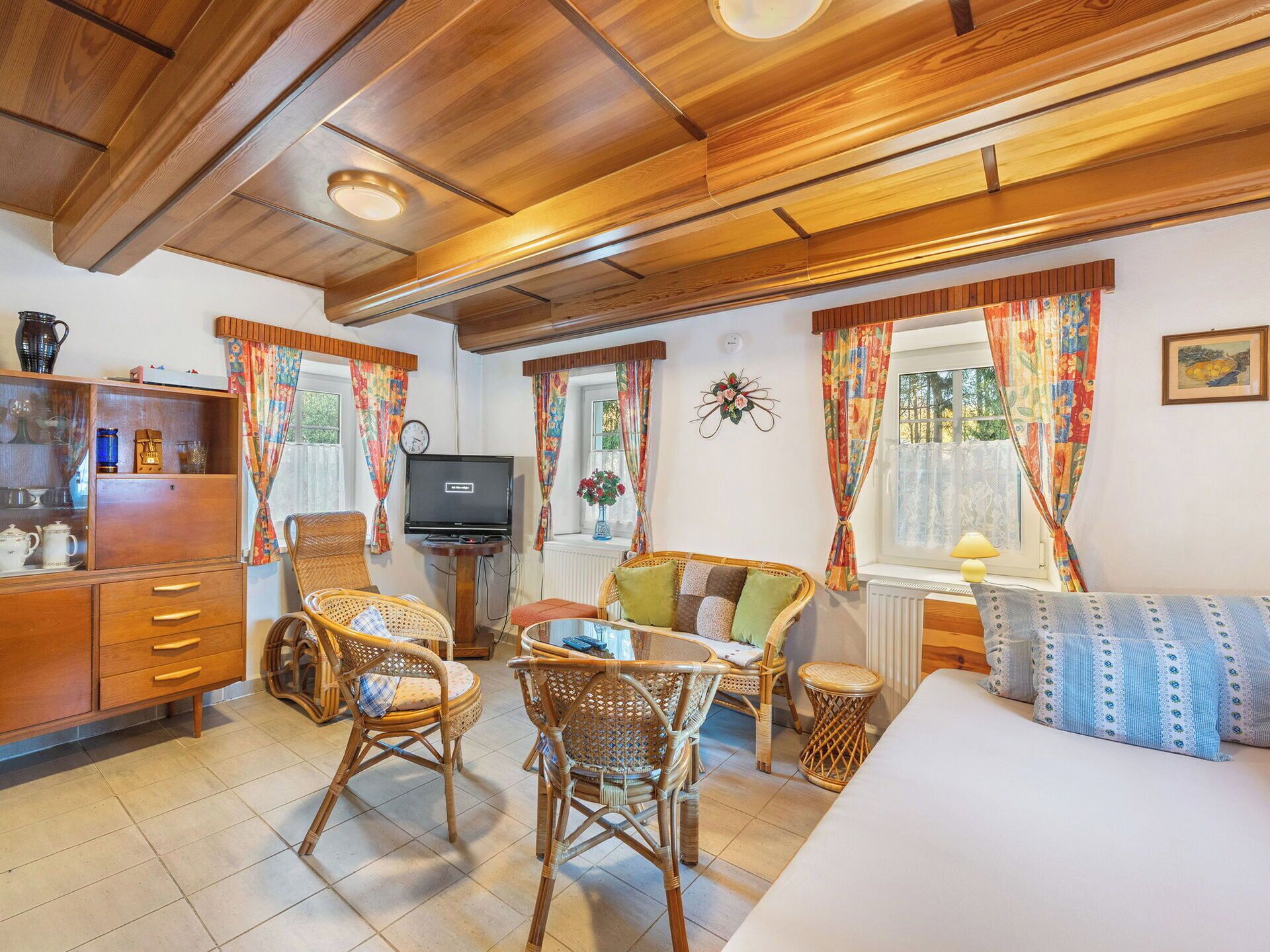 Fernseher, Kamin, Tischfußball