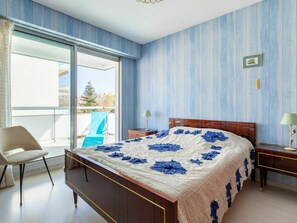 2 bedrooms, iron/ironing board, travel crib, free WiFi