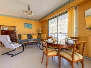 Dining - Lovely apartment for 6 people with WIFI, TV and terrace (Arcachon)