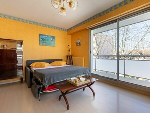 2 bedrooms, iron/ironing board, travel crib, free WiFi