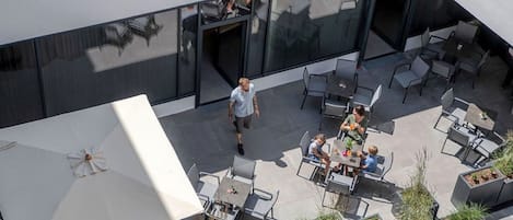 Edificio, Planta, Diseño Urbano, Fachada, Ocio, Condominio, Ciudad, Techo, Sombra, Uso Mixto
