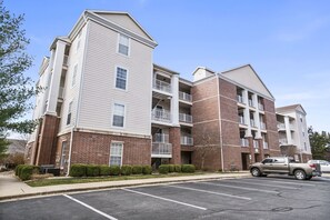 Exterior - HUGE LUXURY Condo with Pool! Elevator! Fun! Rec PLEX!12 Min To SDC & TB RK LAKE! (Branson)