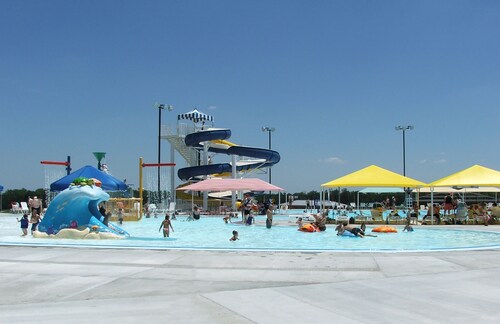 HUGE LUXURY Condo Decorated For CHRISTMAS!!! Elevator!!! ONLY 12 Min To SDC!!!