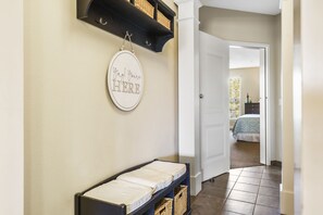 3 habitaciones, escritorio, tabla de planchar con plancha y wifi gratis