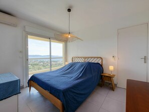 2 bedrooms, iron/ironing board, travel crib, free WiFi