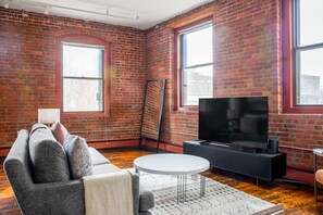 TV, stereo - Unique South End Loft w/ Pool, Art Gallery, Steps to T by Blueground (Boston)