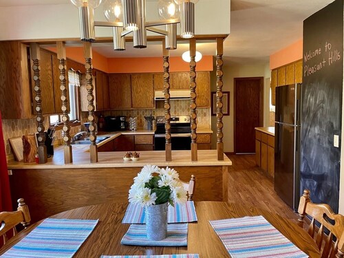 Country home with no pet fees!! 