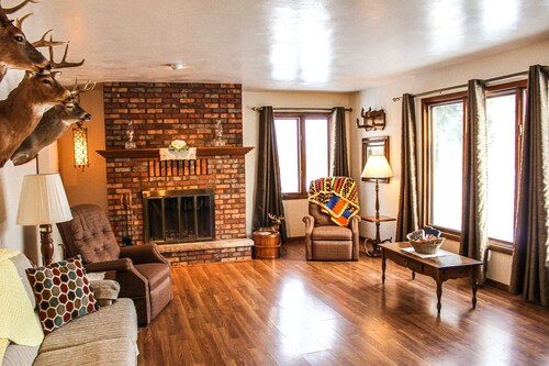 Country home with no pet fees!! 