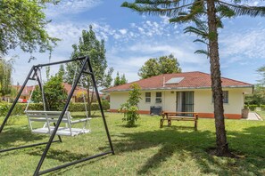 Property grounds - Cozy and warm 3-Bed bungalow in Athi River (Nairobi)