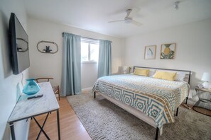 3 Schlafzimmer, Schreibtisch, Bügeleisen/Bügelbrett, Reisekinderbett