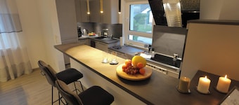 Modern Apartment "Zweiradparadies" with Wi-Fi, Terrace & Garden