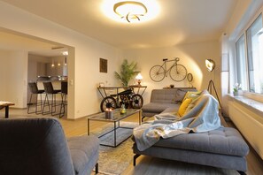 TV - Vacation Home "Däschinger" with Wi-Fi, Balcony, Terrace & Garden (Mastershausen)