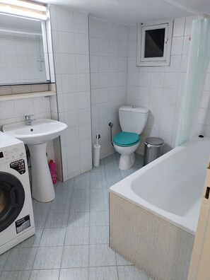 Combinazione doccia/vasca, asciugacapelli