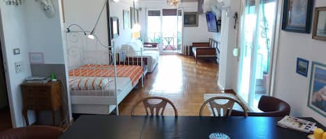 2 Schlafzimmer, Schreibtisch, Bügeleisen/Bügelbrett, Internetzugang