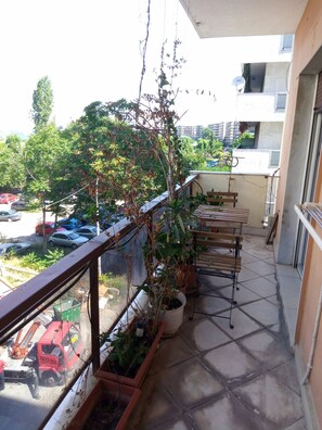 Outdoor dining - Waterfront Apartment With Sea View Helexpo no01 (Thessaloniki)