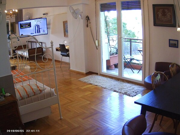 2 bedrooms, desk, iron/ironing board, Internet - Waterfront Apartment With Sea View Helexpo no01 (Thessaloniki)