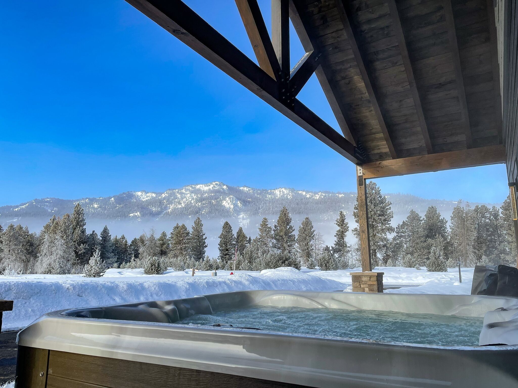 Cascade Pines Lake House - Hot Tub w/ Mountain Views 