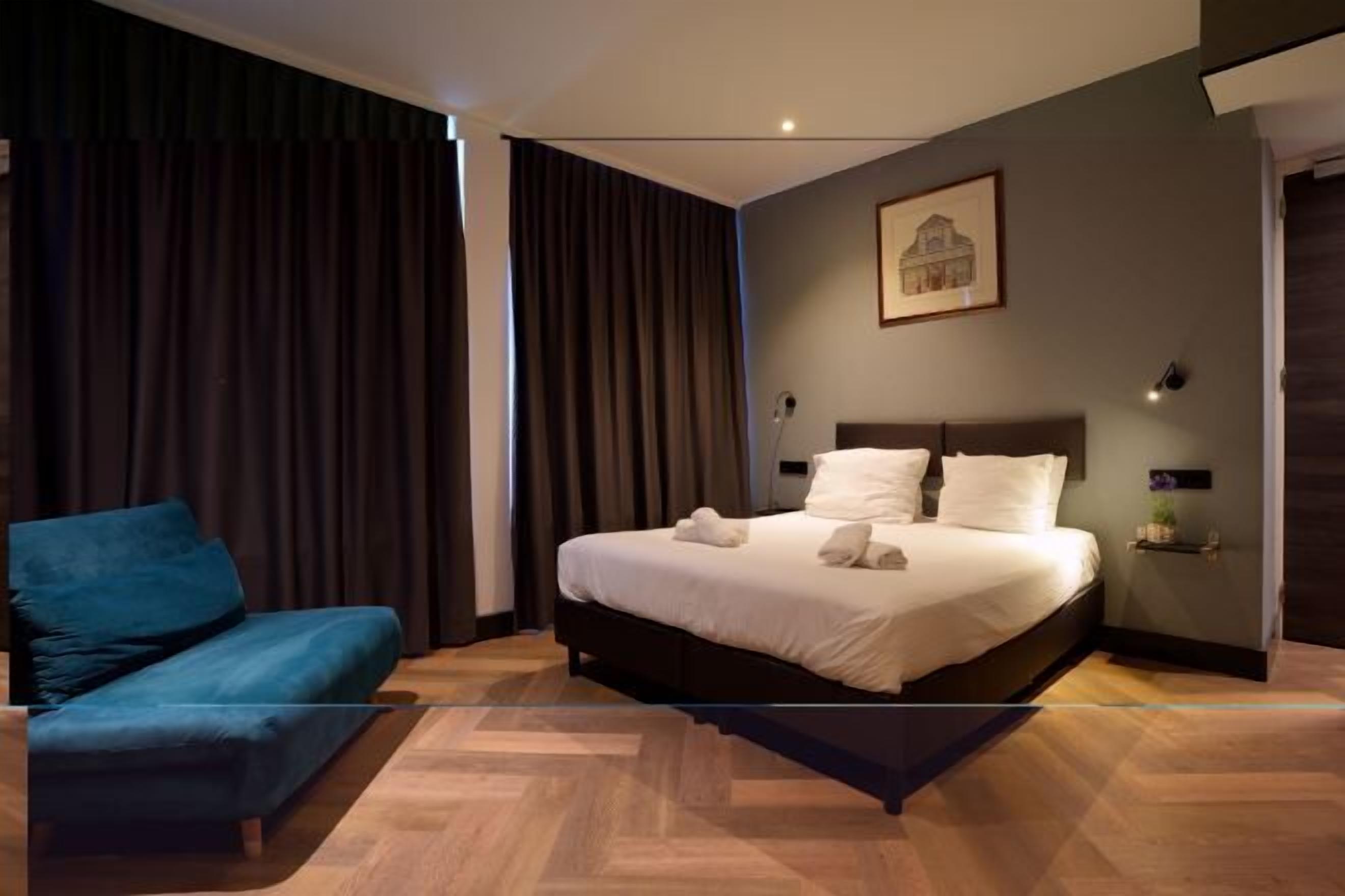 In-room safe, desk, free WiFi, bed sheets