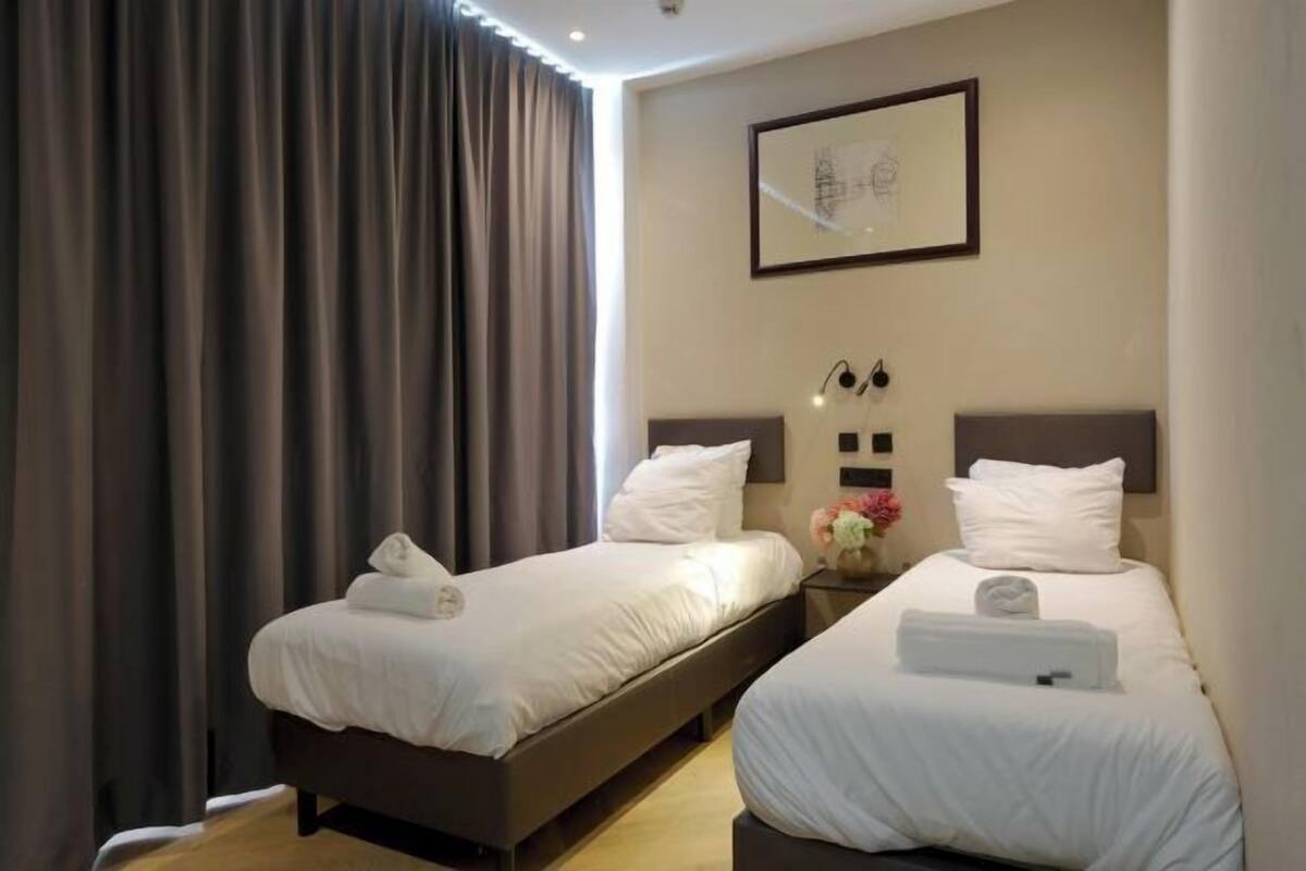 In-room safe, desk, WiFi (free), bed sheets