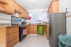 House | Private kitchen | Fridge, microwave, oven, electric kettle - Cozy and Warm 3-bed Bungalow in Athi River (Athi River)