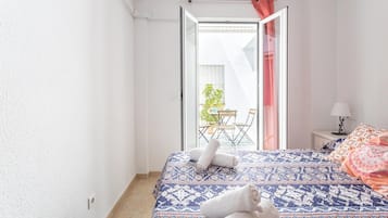 2 slaapkamers, een strijkplank/strijkijzer, gratis wifi, beddengoed