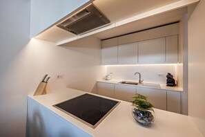 Fridge, oven, stovetop, dishwasher - Apartment 'Laugen Residenze Moritz' Close to Merano with Mountain View and Garden (Avelengo)