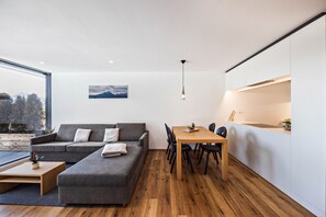 TV - Apartment 'Laugen Residenze Moritz' Close to Merano with Mountain View and Garden (Avelengo)