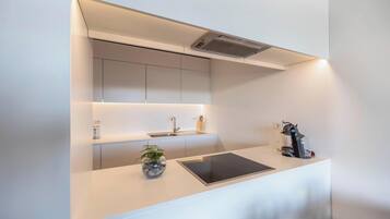 Frigorifero, forno, piano cottura, lavastoviglie