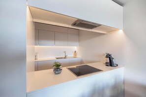 Réfrigérateur, four, plaque de cuisson, lave-vaisselle