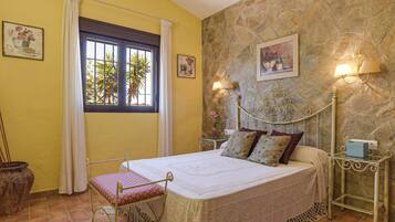 6 sovrum, strykjärn/strykbräda, gratis wi-fi och sängkläder