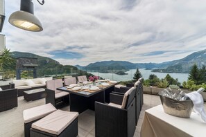 Outdoor dining - Resort Style Apartment with Mountain Views, Pool and Wi-Fi (Perledo)