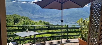 Charming Apartment "Bel Soggiorno 2" with Lake View, Mountain View, Wi-Fi & Terrace