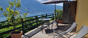 Charming Apartment "Bel Soggiorno 2" with Lake View, Mountain View, Wi-Fi & Terrace