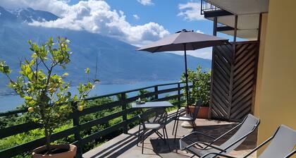 Charming Apartment "Bel Soggiorno 2" with Lake View, Mountain View, Wi-Fi & Terrace