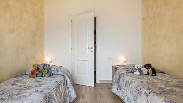 2 makuuhuonetta, silitysrauta/-lauta, ilmainen Wi-Fi, vuodevaatteet