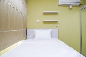 Room - OYO 3691 Apartment Saladin Mansion (Depok)