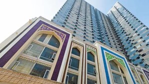A multi-story building with a modern architectural design, featuring large windows and a flat roof. - OYO 3691 Apartment Saladin Mansion (Depok)