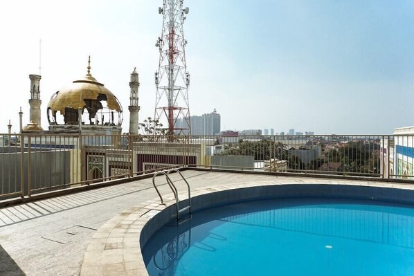 Pool - OYO 3691 Apartment Saladin Mansion (Depok)