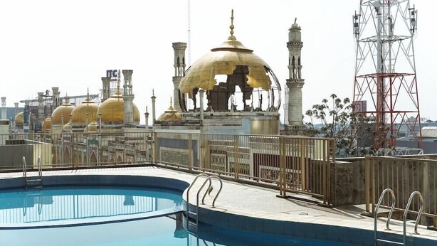 A rooftop pool with a view of a historic building with domes and minarets. - OYO 3691 Apartment Saladin Mansion (Depok)