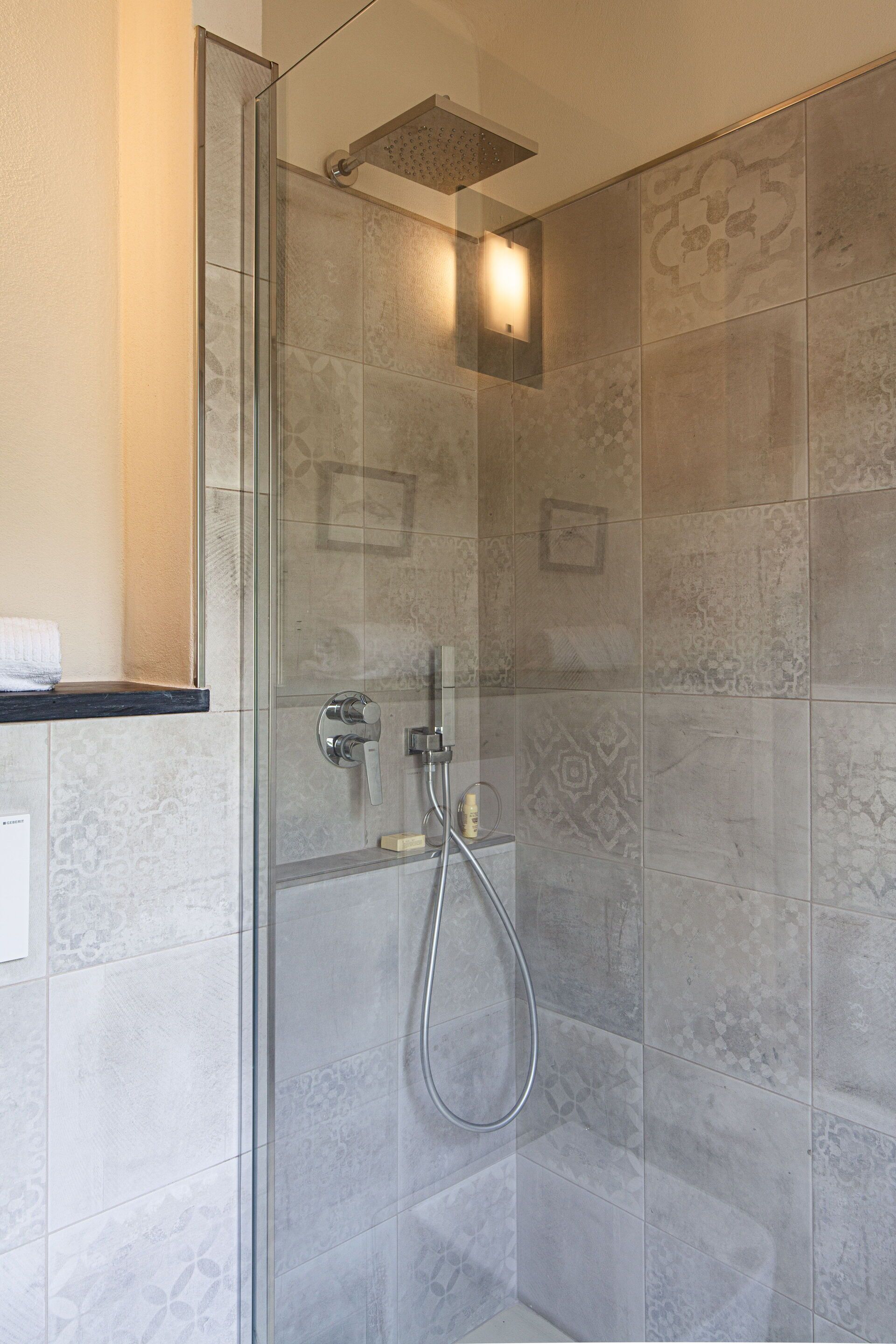 Dusche, Haartrockner, Bidet