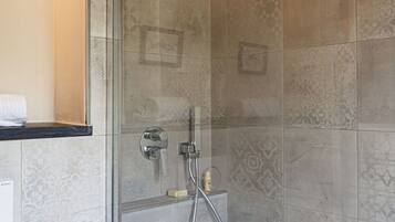 Dusche, Haartrockner, Bidet
